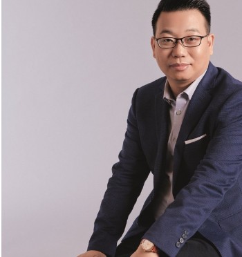 vivo NEX双屏版在定位上与NEX第一代是并...