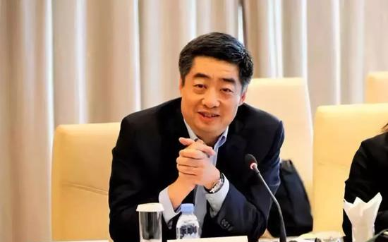 华为轮值董事长胡厚崑:5G技术至少超越对手一年,...