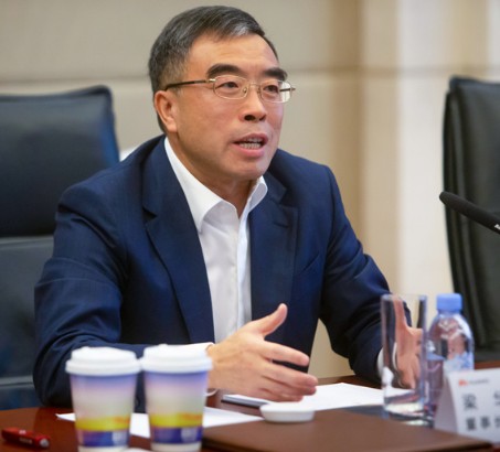 华为董事长表示华为既要活下来还要抓住机会并领先全...