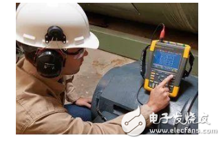 使用 Fluke MDA-550 Motor Drive Analyzer 测量电动机轴的电压放电