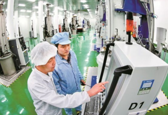 连接器主要用于传输电流或信号 汽车是连接器应用的主要领域之一