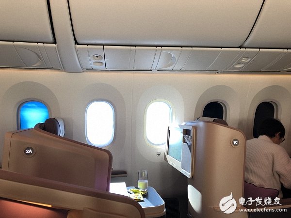 吉祥航空第二架波音787飞机成功首航成都