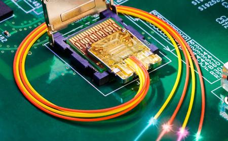 英特尔开发出Light Peak光接口技术传输速率将达到50Gbps至100Gbps