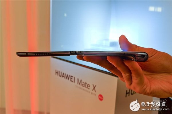 华为首款5G折叠屏手机MateX现场实拍