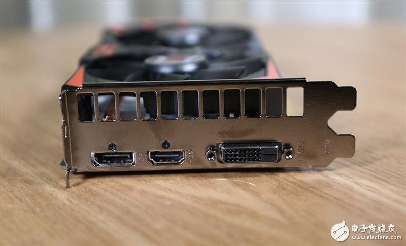 3个视频 接口,分别是dp1.4 , hdmi2.