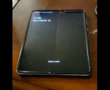 内折叠三星Galaxy Fold 曝光,展开后折痕明显