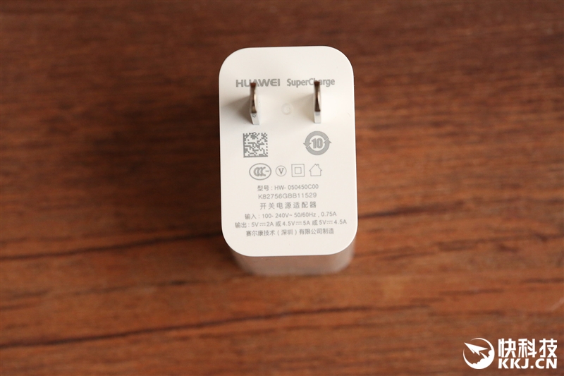 mate9充电器参数,华为mate9充电器参数 全家福:主机,充电器,数据线,说明书等,华为mate 9随机附送了一个