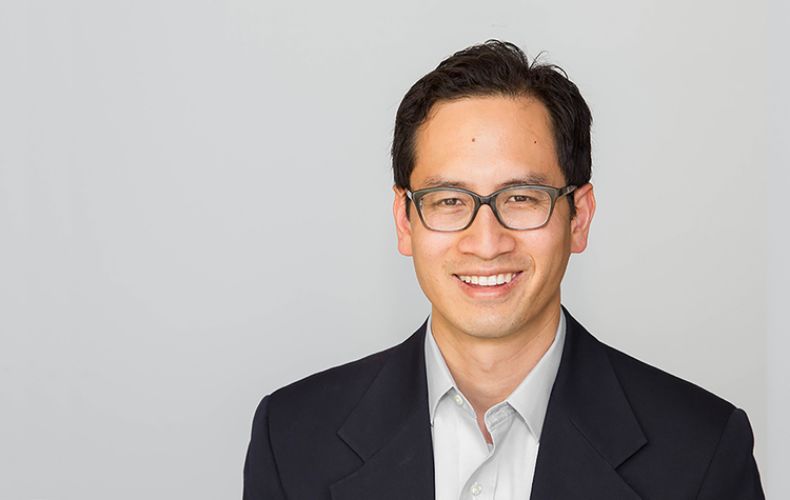 华裔教授成功解码脑电波并合成语音
