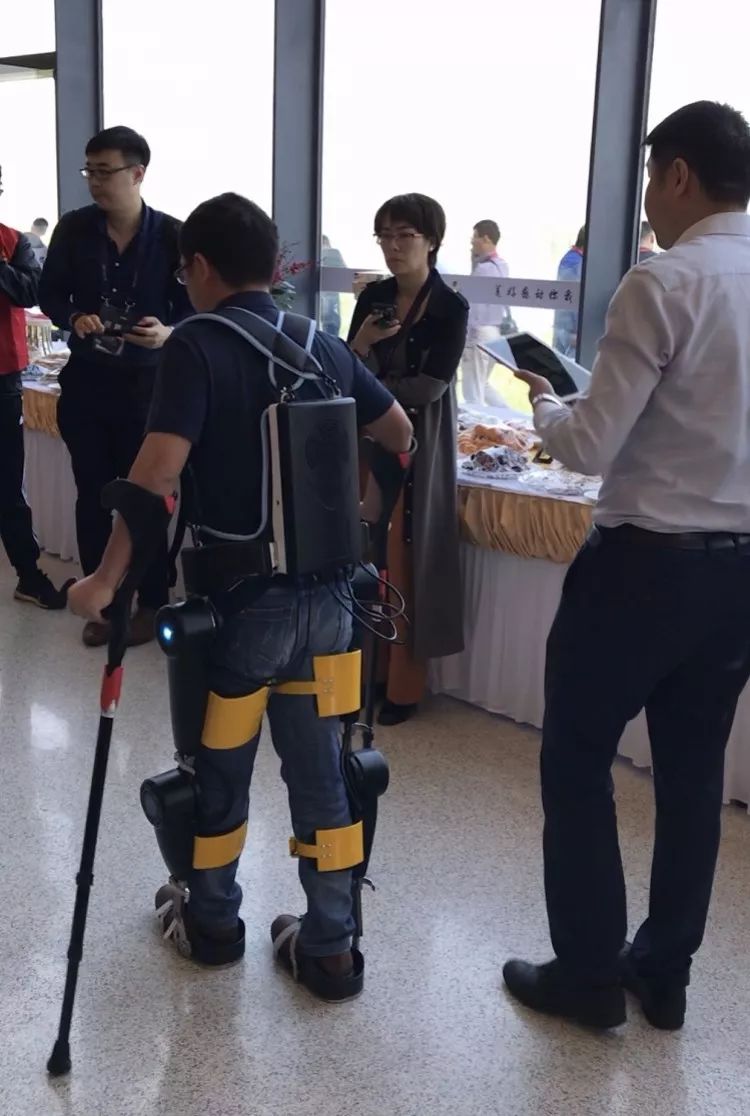 服務與醫療機器人大熱 機器人治療是否靠譜
