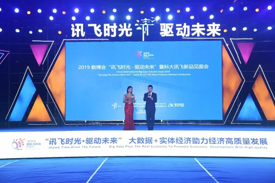 2019经济上的成就_2019工业互联网成果展上,观众在观看工业用制造运营管理系统. 图...(3)