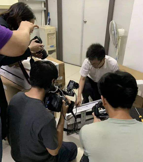 格力工程師當眾拆奧克斯空調,證明其性能作假