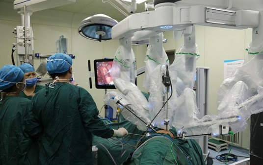 机器人为70岁患者切除左肾肿瘤