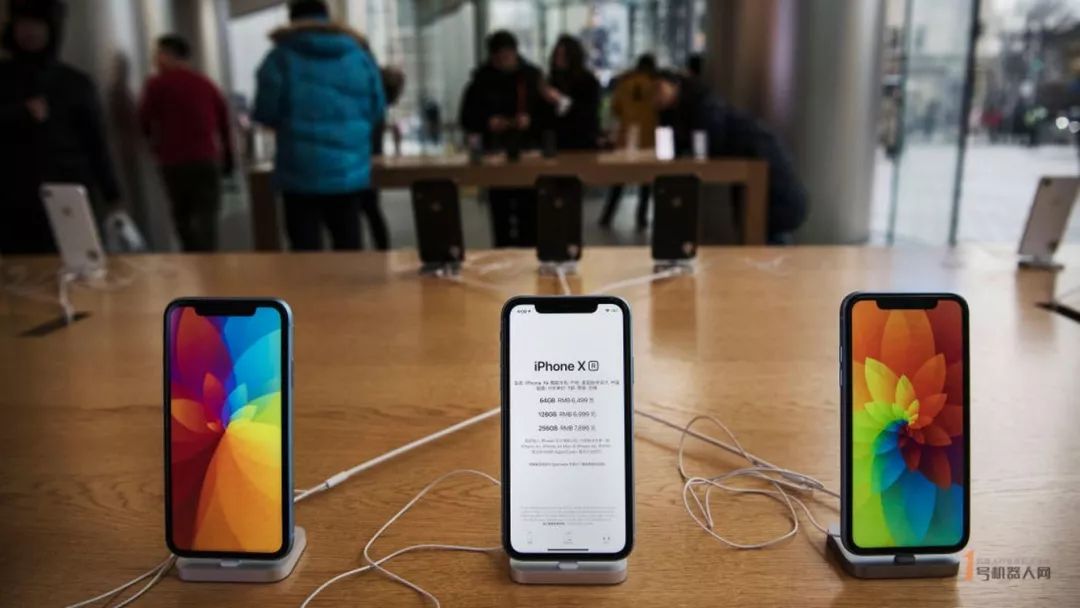 特朗普关税可能导致iPhone涨价 苹果高端产品...