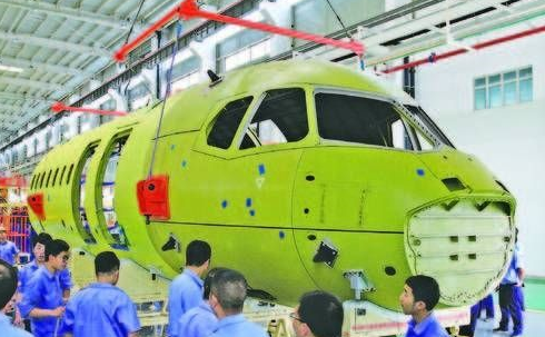 新舟700飞机静力试验机机身段已在航空工业陕飞顺利下架
