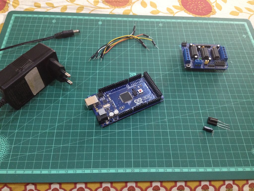 如何制作火车玩具的红外遥控系统
