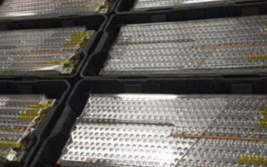 新能源汽车的电池都是用的什么材料