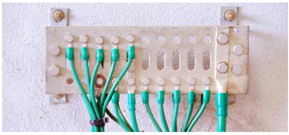 使用PCB孔来减少EMI什么很关键