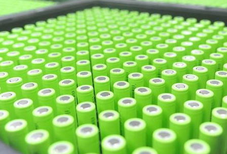 多家锂电设备企业毛利率仍然在30%以上 但利润增...