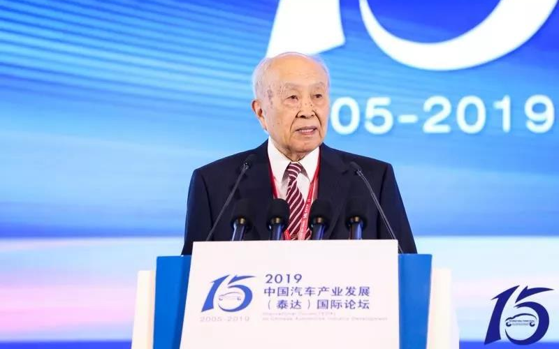 中国工程院院士杨裕生犀利论断:插电式混合动力车"...