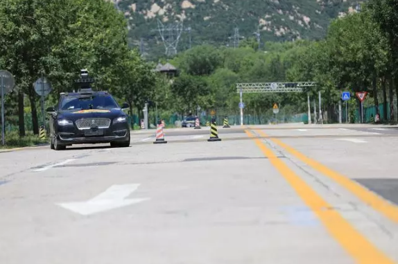 北京自动驾驶测试道路须在五环外,不得在早晚高峰测...