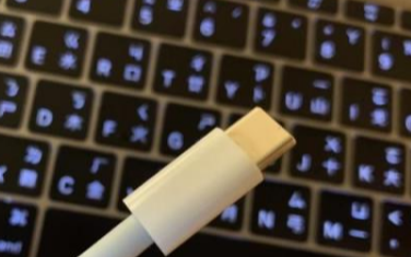 新一代USB 4的传输速度将是当前USB 3.2...