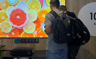 技术新突破 海信IFA发布屏幕发声激光电视