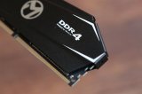 电脑装两条8GB内存好还是一条16GB内存好