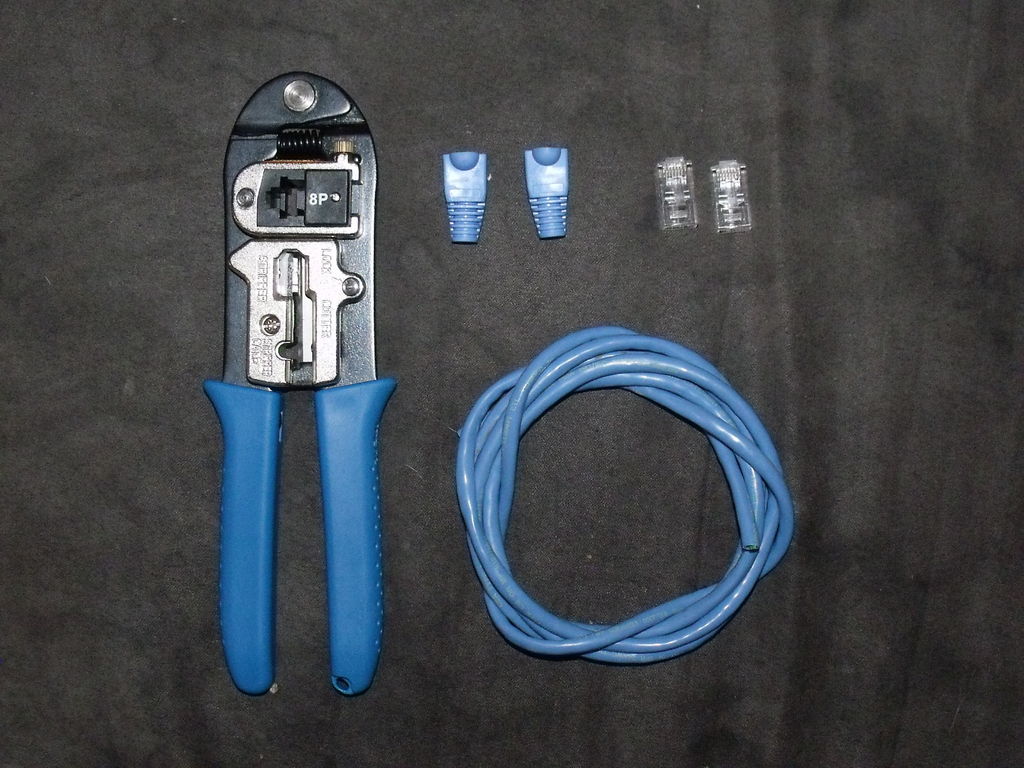 怎样用RJ-45连接器端接CAT5电缆