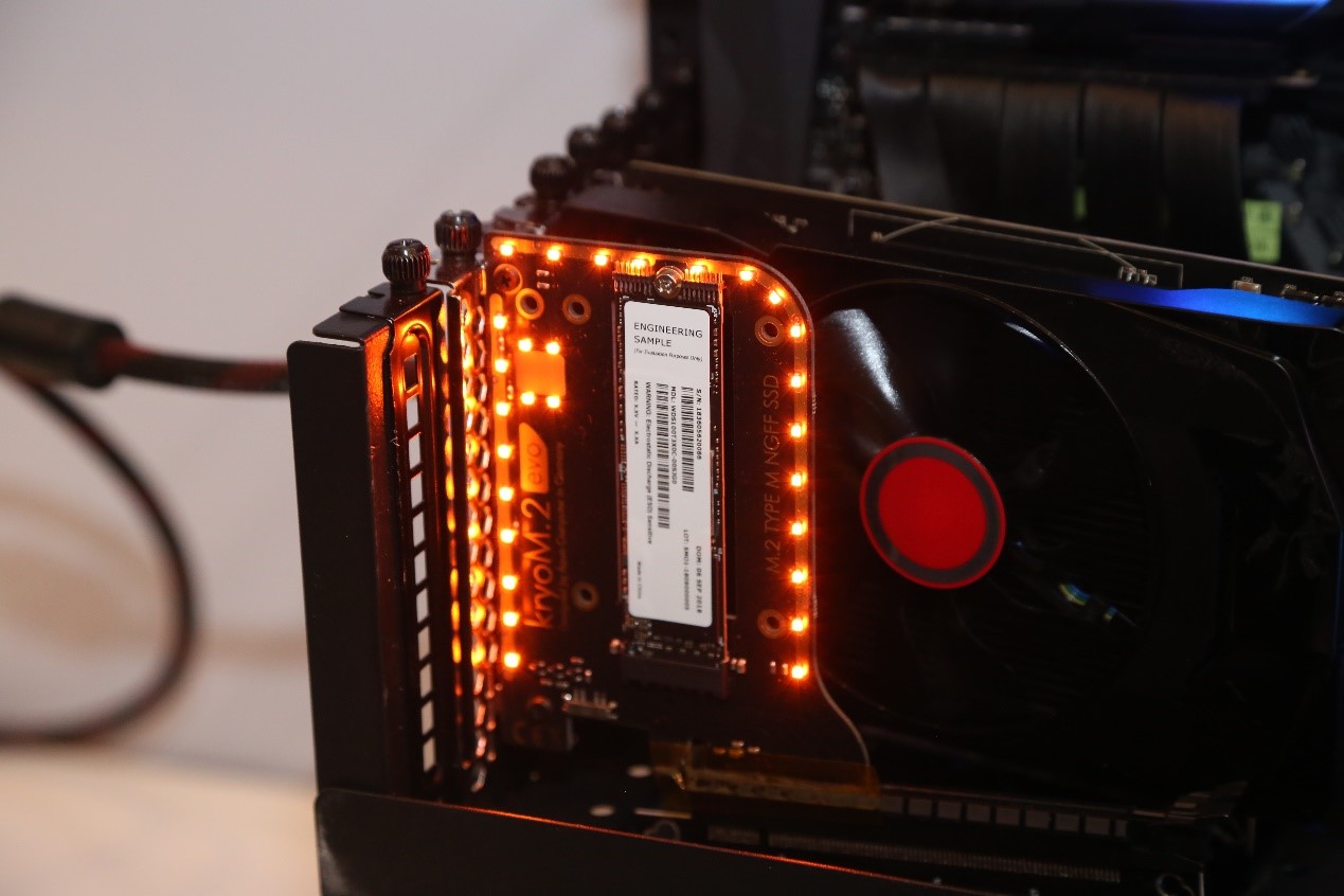 这里演示的是西部数据推出的ZNS SSD。
