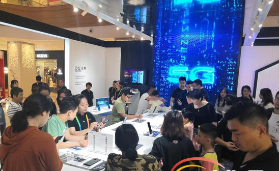 中国电信支持的5G“未来无界”体验馆亮相海口友谊...