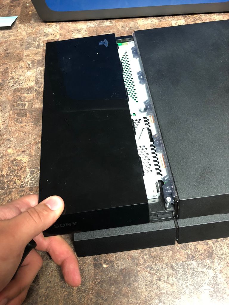 怎样更换PS4中的硬盘