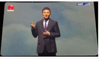 华为邓泰华表示相比4G技术5G频谱带宽和天线通道...