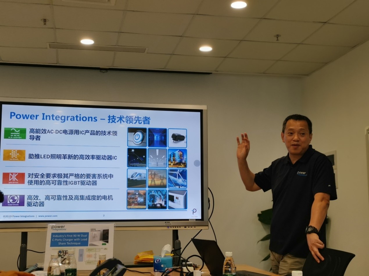 Power Integrations资深技术经理阎金光(Jason Yan)在介绍PI公司的情况。