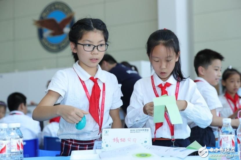 上海普惠公司与东航共同庆祝了十年友好合作关系