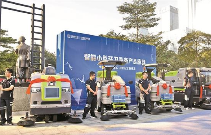 国内首批5G+环卫机器人编队在福田正式上岗