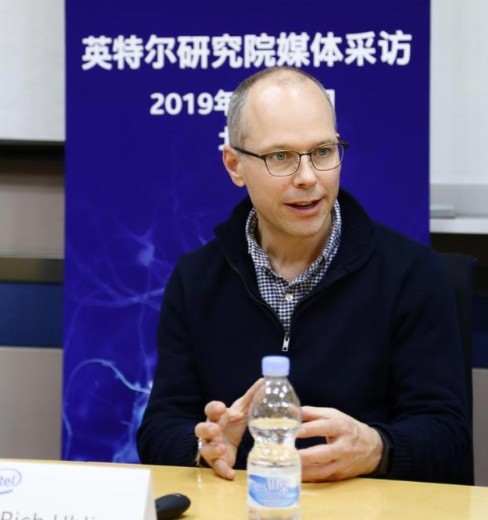 英特尔:量子计算商业化至少还要十年