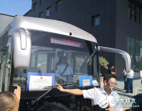 自动驾驶商用牌照发出 商业化运营即将开始