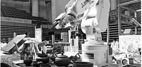 浙江大学的一个学生团队就开发出了一款茶道机器人