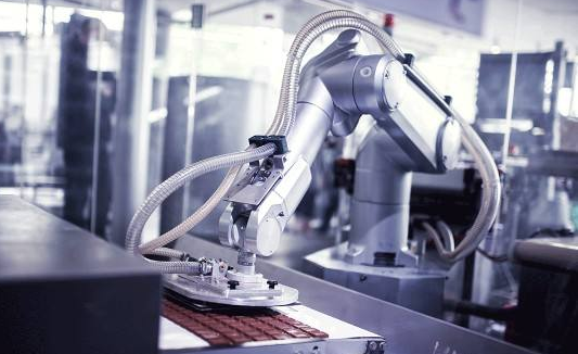 如何加速5G通信技术的推广应用、进一步提升电动汽...
