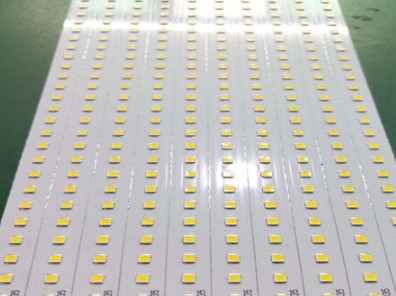 LED贴片加工选择铝基板的原因是什么?它具有哪些...