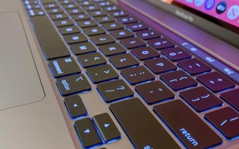 苹果16寸的Macbook Pro笔记本在设计上...