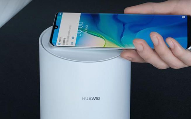 华为发布四核1.4GHz高性能CPU的新型路由器...