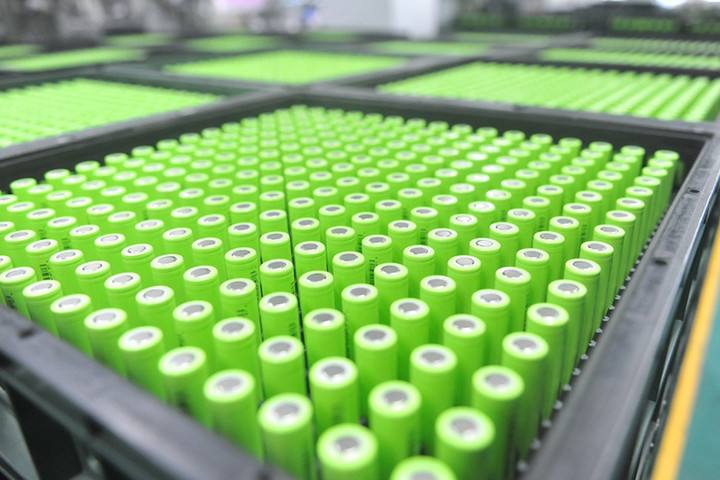 国产特斯拉采用圆柱电池,带动装机量猛增