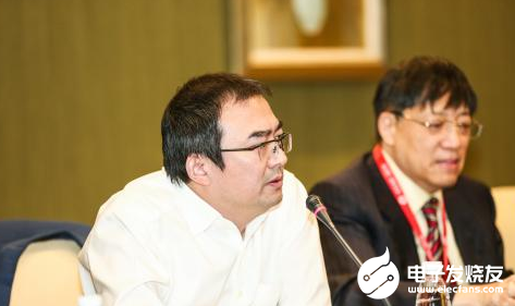 随着摩尔定律走到极限 集成电路在横向上的可扩展性...