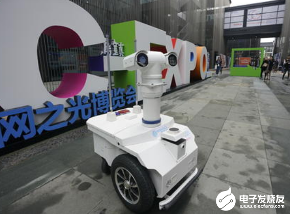 公民警校线上线下齐发力 5G巡逻机器人随警上街守...