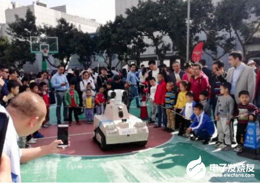 优必选机器人闪耀警营开放日 巡逻巡检样样在行引发关注