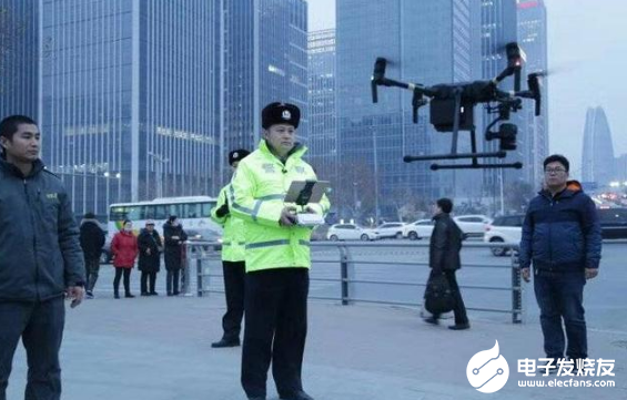 交警无人机空中抓拍 交通违法无所遁形