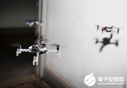 国外研发出配备光学传感器的微型无人机 可以完全自...