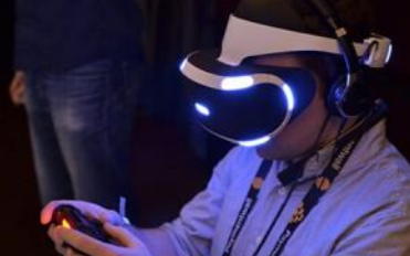 Fundamental VR手术应用最新增加眼球...