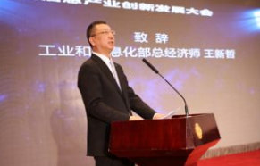 中国移动王新哲表示5G是新一代信息技术演进升级的...